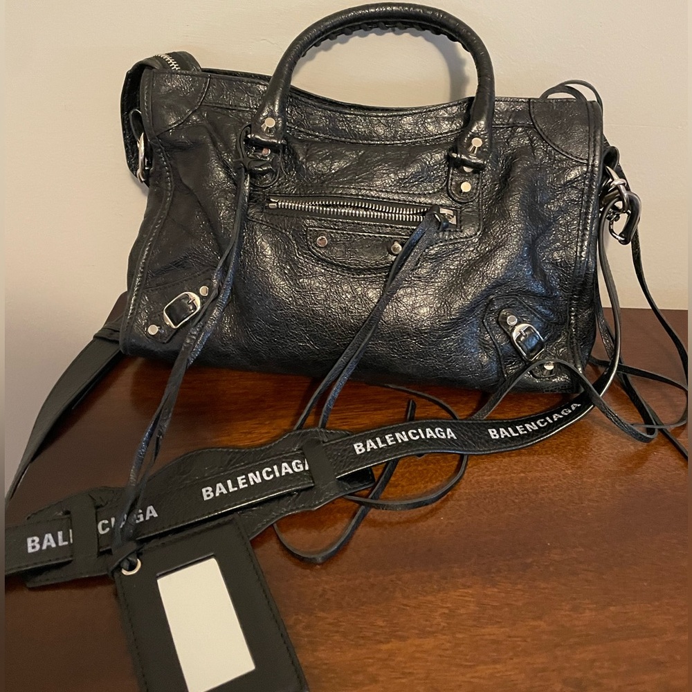 Balenciaga women’s Le city logo bag small black